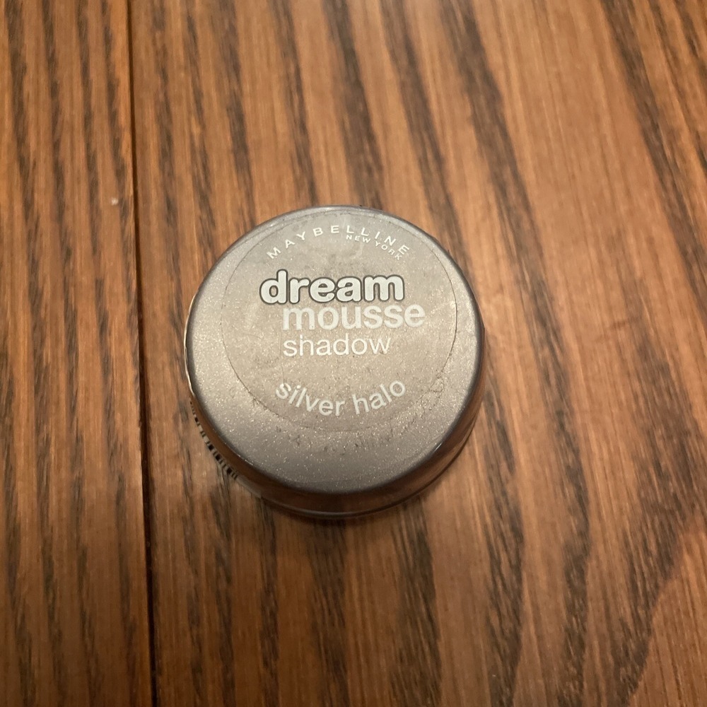 Maybelline Dream Mousse Shadow Silver Halo